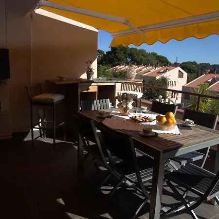 Holiday home Lloguer30 Margaret's Family House With Pool And Parquing *