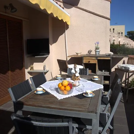 Holiday home Lloguer30 Margaret's Family House With Pool And Parquing